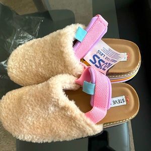 Big girls Steve Madden clogs, with a colorful sole.